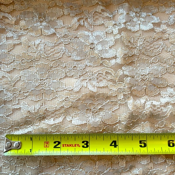 🥂BEAUTIFUL CHAMPAGNE/NUDE COLORED LACE FABRIC! - Picture 3 of 6